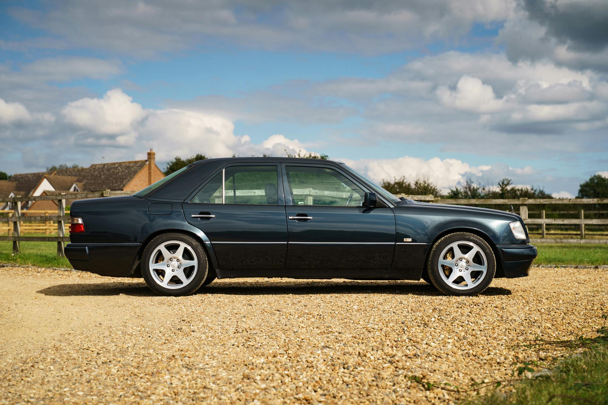 1994 MERCEDESBENZ (W124) E500 LIMITED